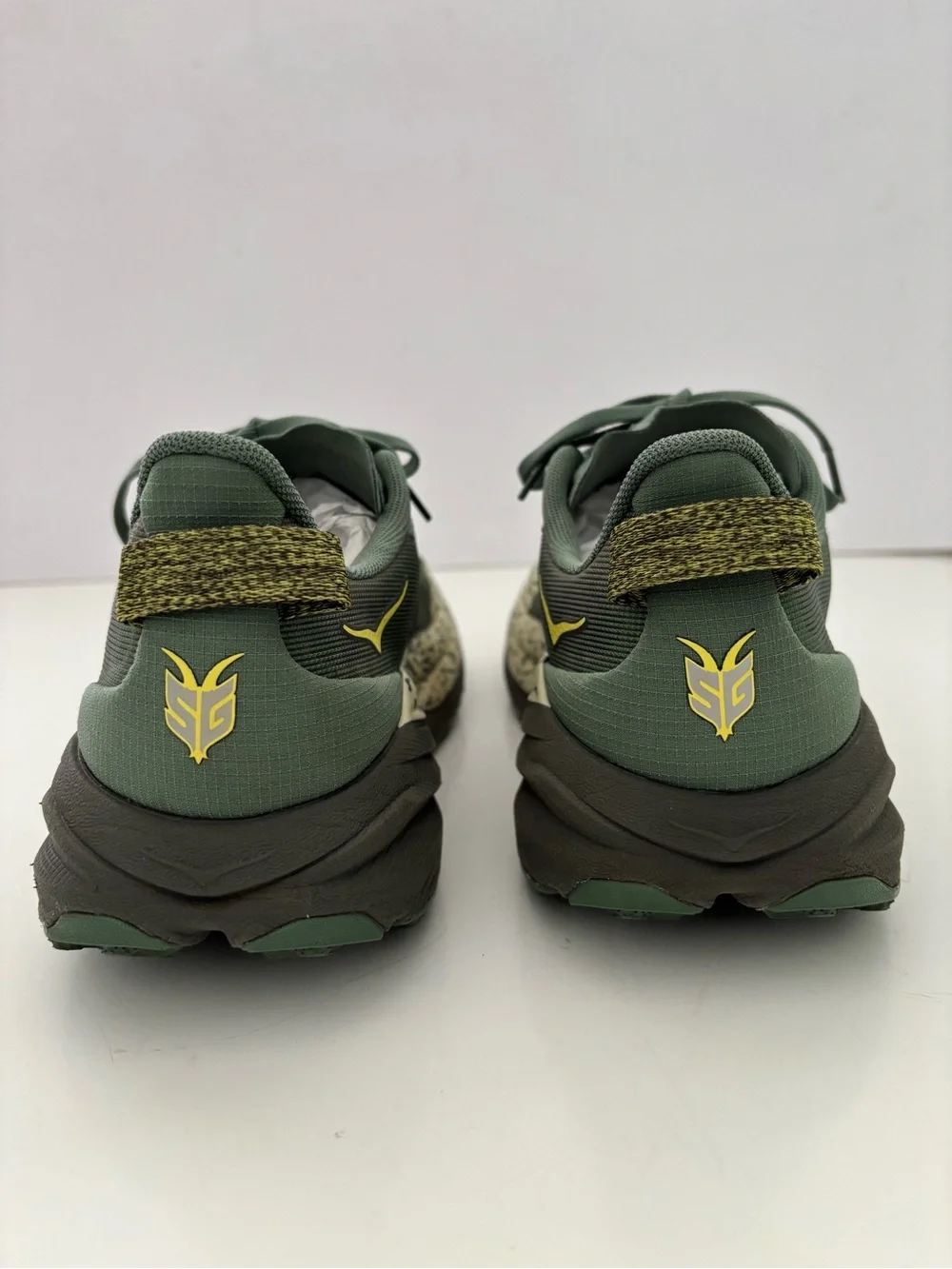 Hoka Speedgoat 6 Wide Trail Running Sneakers  Size 10